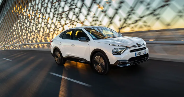 Citroen e-C4 ed e-C4 X, al via gli ordini della versione con il motore elettrico da 156 CV