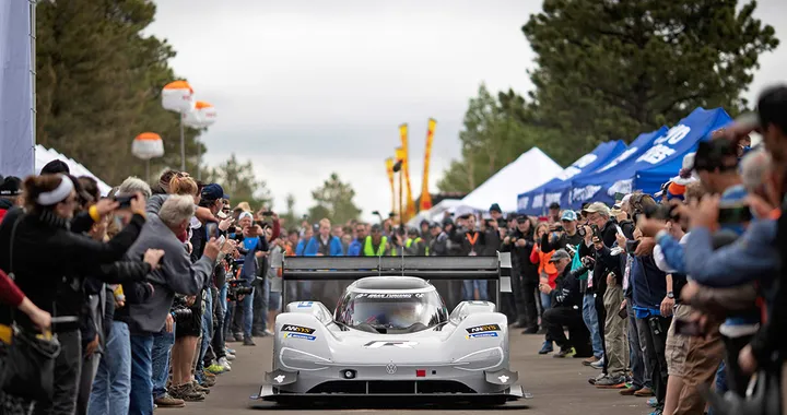 Volkswagen I.D. R Pikes Peak a caccia del record elettrico a Goodwood
