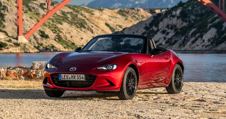 Mazda MX-5, la nuova generazione? Cambio manuale e motori Skyactiv-Z