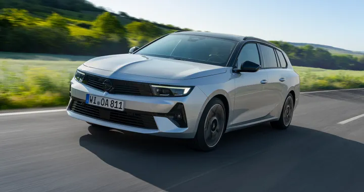 Opel Astra Sports Tourer Hybrid, 1.200 km con un pieno di benzina