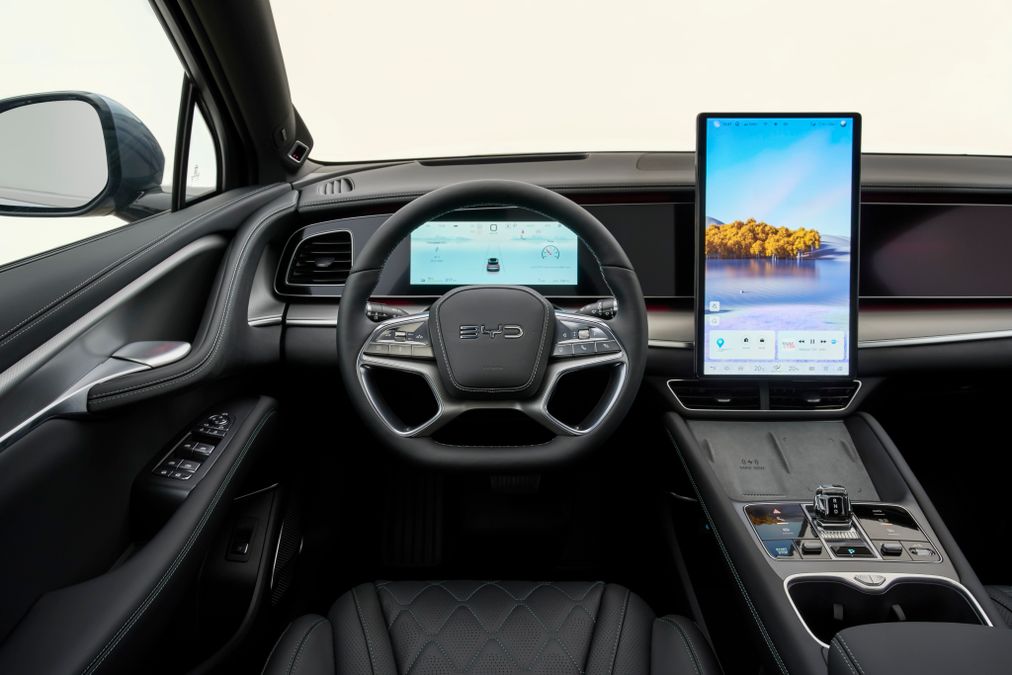 BYD, piccola rivoluzione in arrivo: stop agli schermi che ruotano