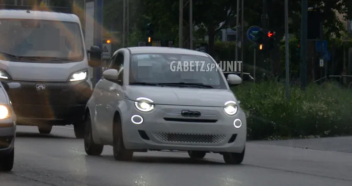 Nuova FIAT 500 ibrida, già su strada a Torino per i test
