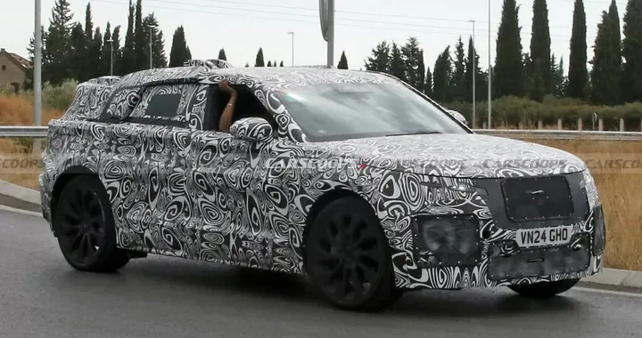 Range Rover Velar: il nuovo modello avrà un look più aggressivo