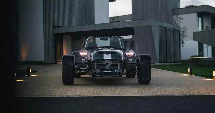 Caterham Seven CSR Twenty: edizione limitata per il 20° anniversario del telaio