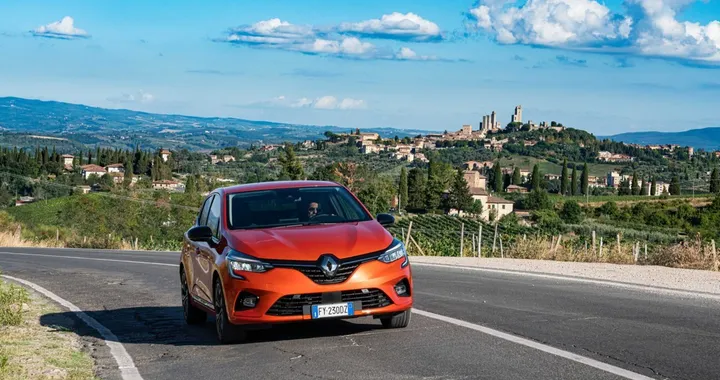 Renault Clio, il restyling appare in un video