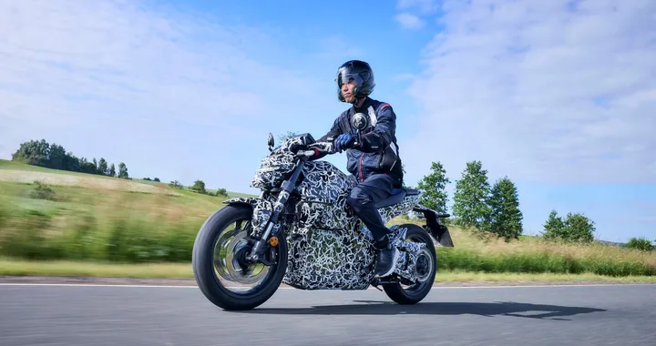 Honda EV FUN Concept, la moto elettrica arriverà presto: le prime immagini sulle strade europee
