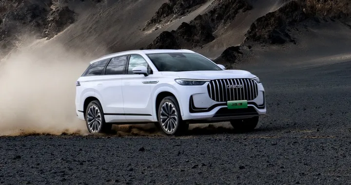 Nuova Jaecoo 8 SHS-P, l'ammiraglia ibrida Plug-in arriva nel 2026. Tutto quello che sappiamo