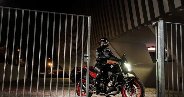 Honda NC750S 2016 DCT - foto e scheda tecnica