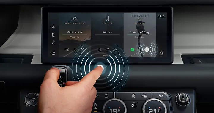 Jaguar Land Rover ha sviluppato uno schermo touch che funziona senza tocco