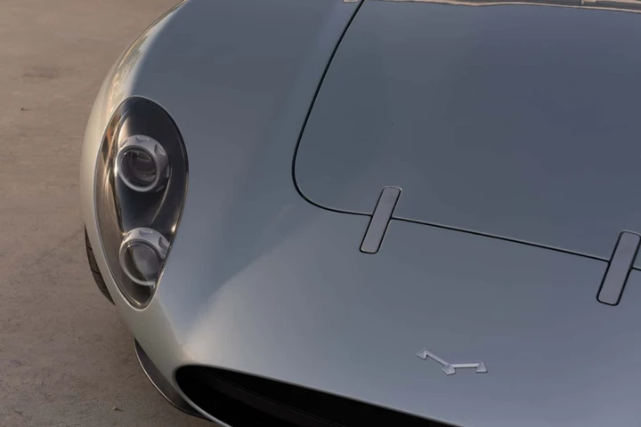 La supercar italiana dallo stile inglese che sorprende Goodwood