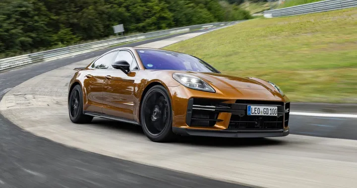 Porsche Panamera, giro record al Nurburgring. Il video on-boad