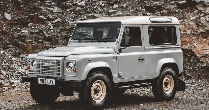Classic Defender Works V8 Islay Edition, serie speciale ispirata al passato