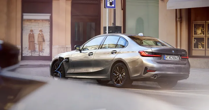BMW ibride plug-in: dal 2020 più km percorri in elettrico, più punti accumuli