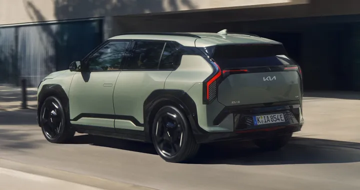 Novità KIA EV3, migliora la frenata rigenerativa: più comfort e autonomia