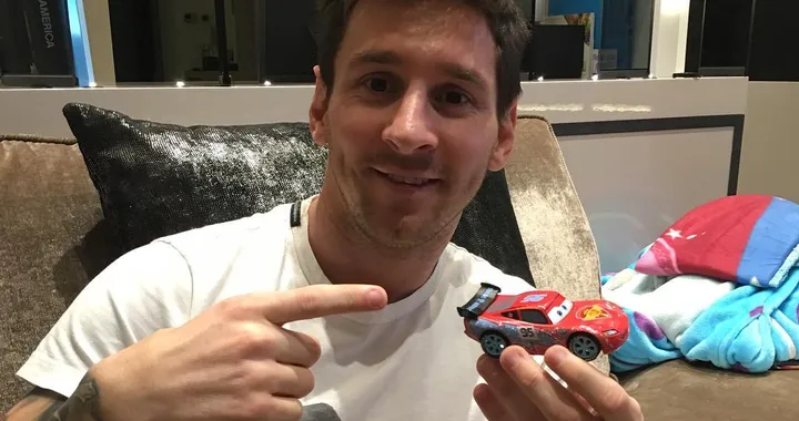 Messi parcheggia l'auto in salotto, il suo "rifugio" è da sogno