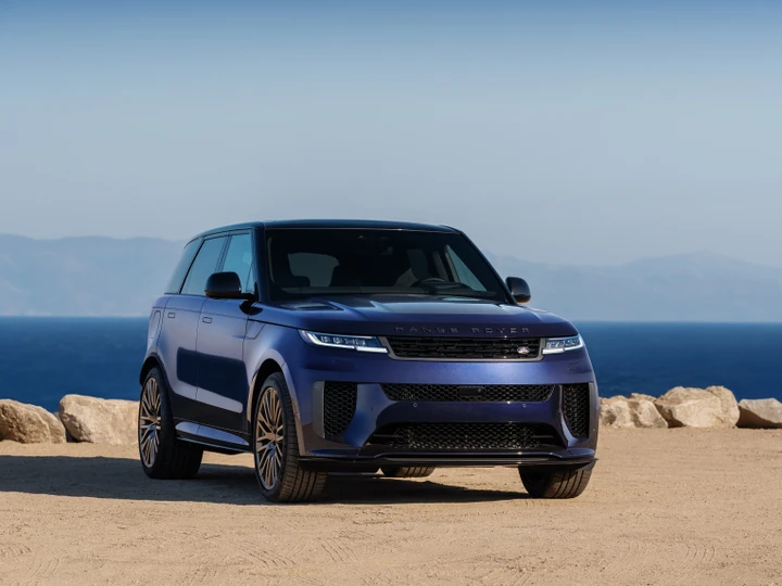 Range Rover Sport SV, foto spia mostrano il restyling del SUV in azione al Nürburgring