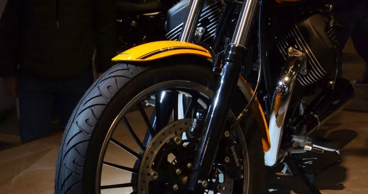 Moto Guzzi V9 - foto e scheda tecnica