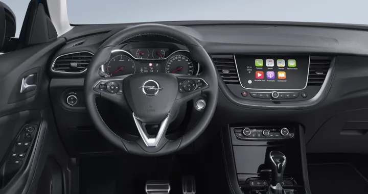 Opel: Apple CarPlay integra Waze e Google Maps su tutta la gamma