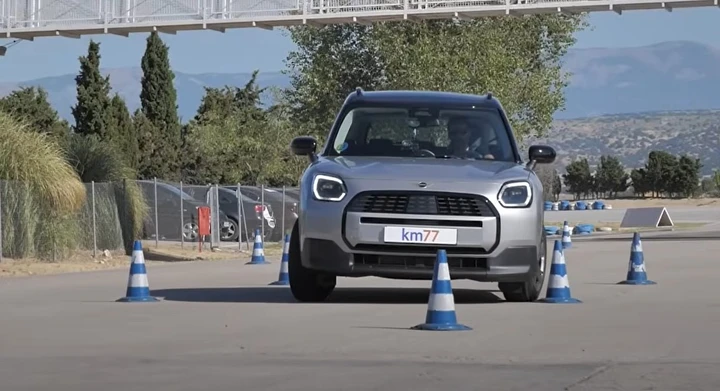 MINI Countryman alla prova del test dell'alce: prova superata? | Video