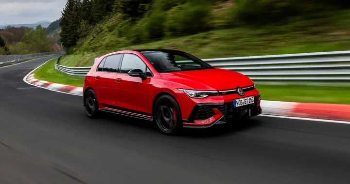 Volkswagen Golf GTI Edition 50, la GTI più potente di sempre si può ordinare: ecco il prezzo