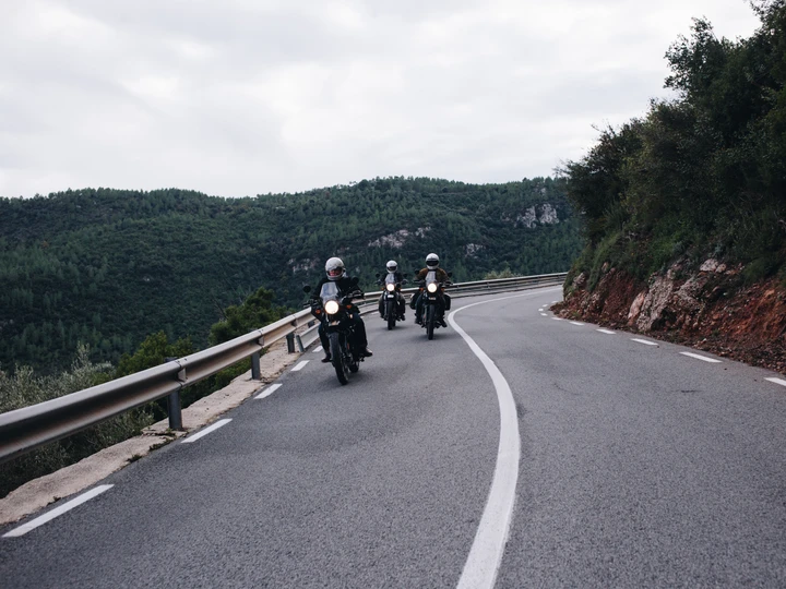 Questo è un dispositivo imperdibile per comunicare in sicurezza con gli altri motociclisti