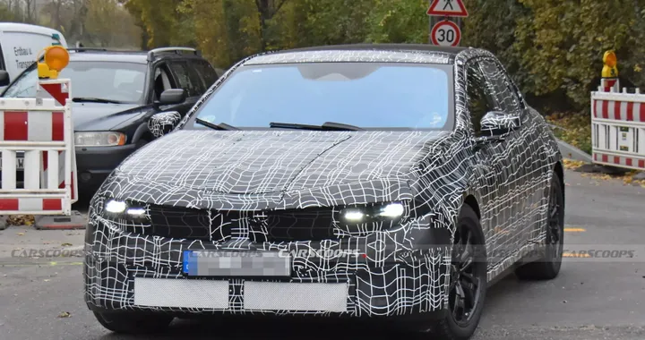 BMW Serie 3 elettrica &quot;Neue Klasse&quot;, prime foto spia della nuova berlina