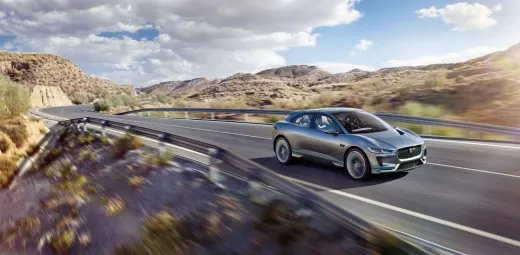 Jaguar Land Rover con CloudCar per l'auto connessa