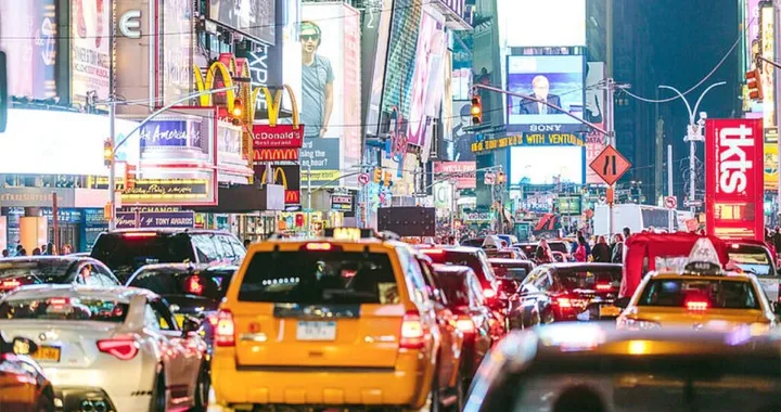 Auto benzina e diesel, stop alla vendita a New York dal 2035