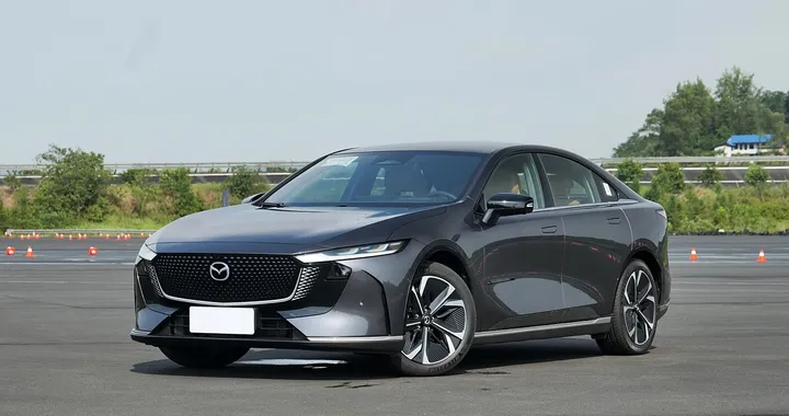 Mazda EZ-6: aperti in Cina i preordini della berlina giapponese. La vedremo in Europa
