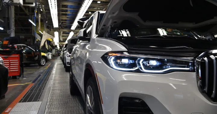 BMW X7: al via la pre-produzione del SUV di lusso | TEASER