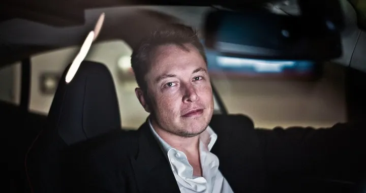 Elon Musk cancella i suoi titoli di Tesla. L'annuncio su Twitter