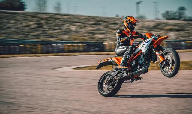 KTM: ecco le nuove 125 SMC R e 390 SMC R. Cosa c'è da sapere