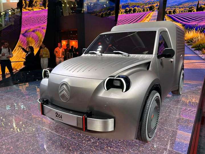 Citroën 2 CV Fourgonnette: a Parigi torna l'elettrico 