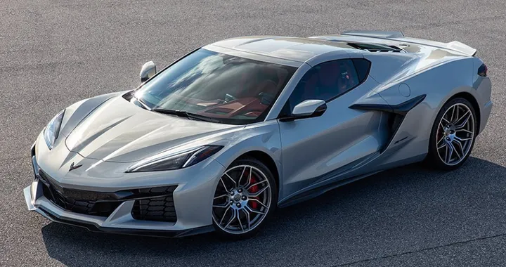 Chevrolet Corvette Z06 2023: la primissima foto ufficiale senza veli