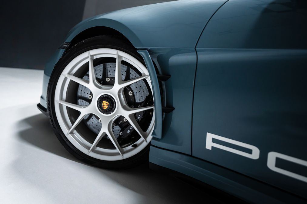 Perché Porsche crede e investe risorse nello sviluppo degli e-fuel
