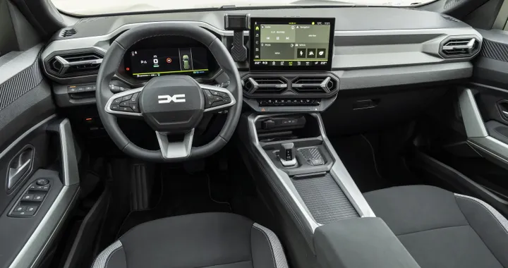 Dacia Bigster, interni e bagagliaio del SUV: modularità e spazio