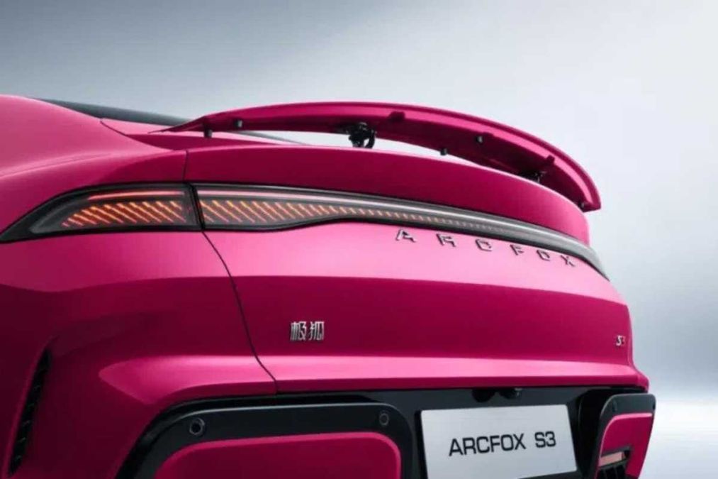 Anteprima: Arcfox S3, la nuova berlina cinese punta sul battery swap