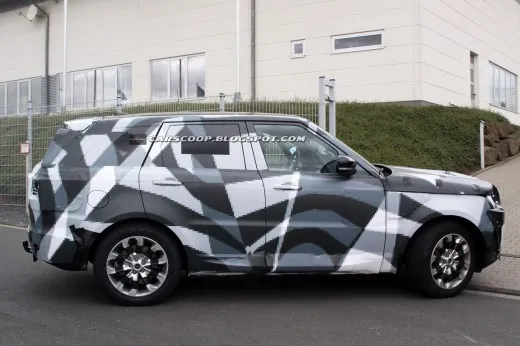 Foto spia: il prossimo Range Rover Sport mascherato da...Volvo
