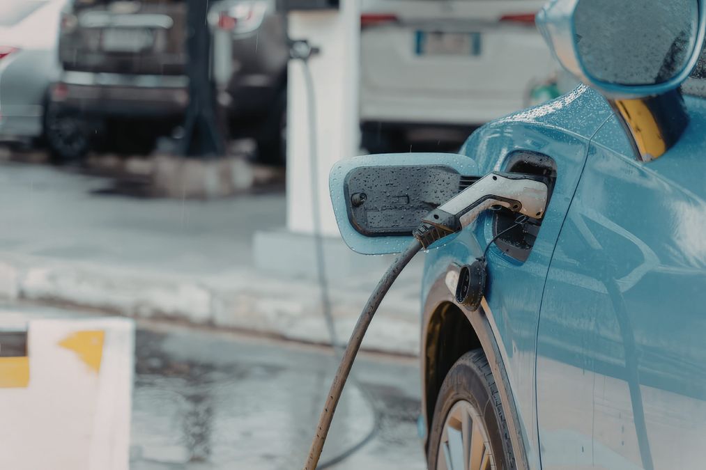 Poste Italiane installa colonnine elettriche in alcuni piccoli Comuni