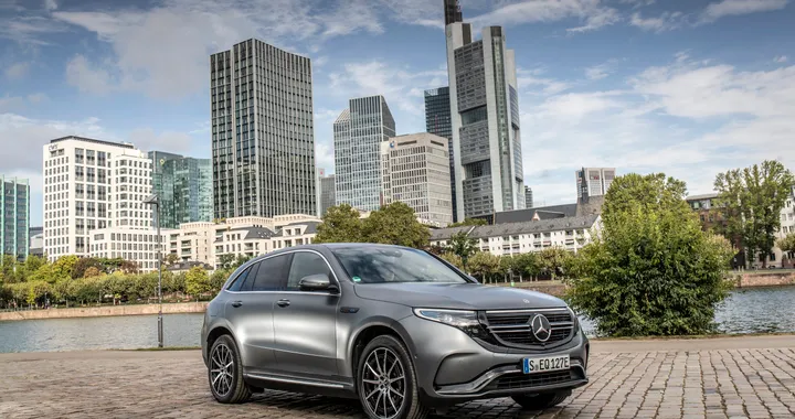 Mercedes EQC si aggiorna: arriva il caricatore di bordo da 11 kW