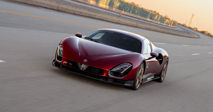 Alfa Romeo 33 Stradale, test dinamici ad altissima velocità a Nardò per la supercar