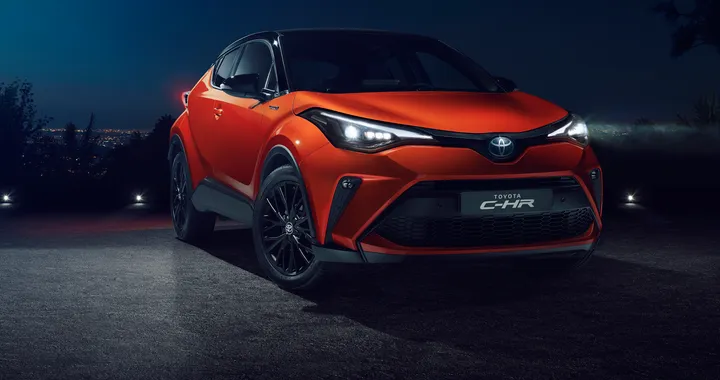 Toyota C-HR restyling: il SUV ibrido ora con 184 CV, CarPlay e Android Auto