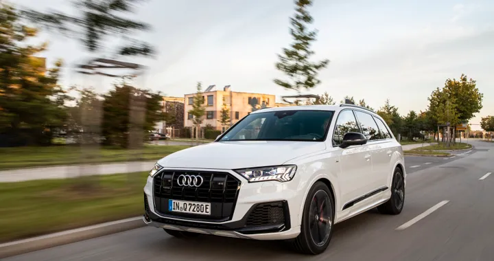 Audi Q7 TFSI e: nuova batteria, minori consumi e più autonomia in elettrico