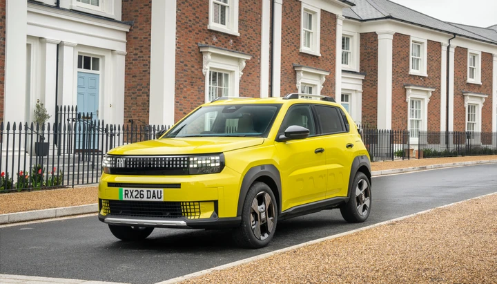 James May promuove la Fiat Grande Panda: 