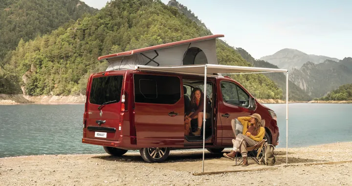 Renault Trafic SpaceNomad, il camper elegante con i pannelli solari