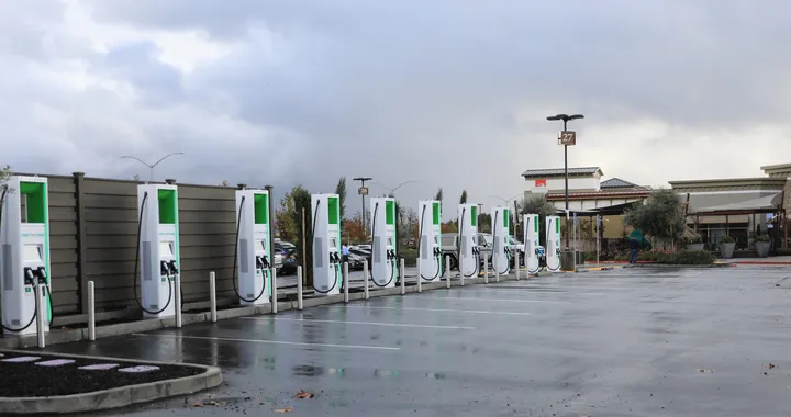 Electrify America: installate le prime colonnine di ricarica a 350 kW