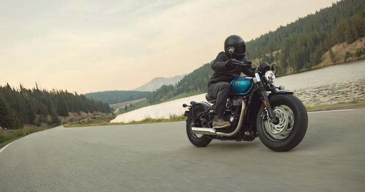 Triumph Bonneville Bobber MY26: ora è più sportiva e comoda