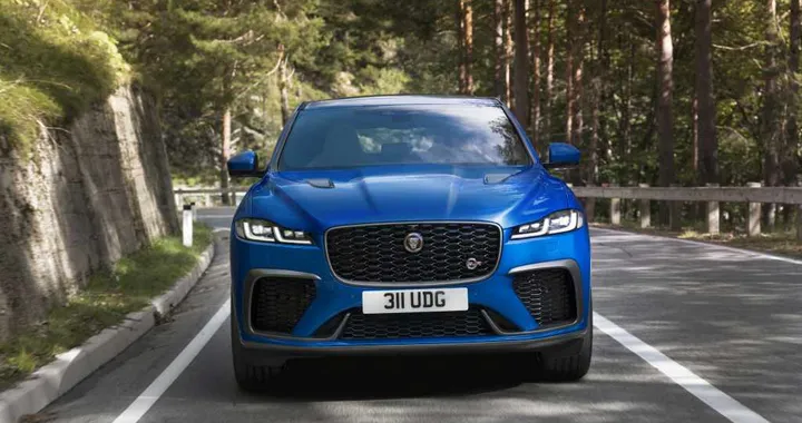 Jaguar F-Pace SVR: per il SUV sportivo arriva il restyling