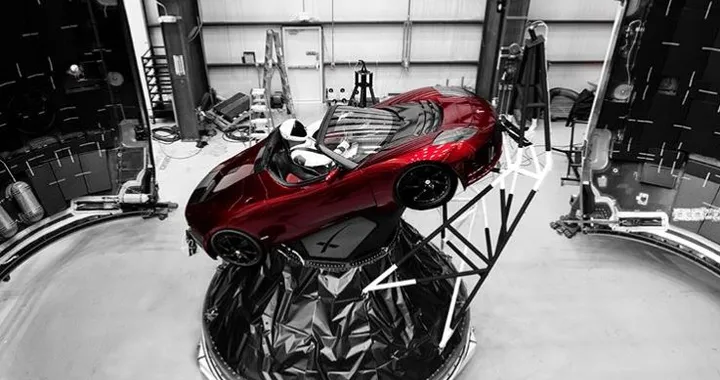 SpaceX: un manichino a bordo della Tesla Roadster per il lancio di domani