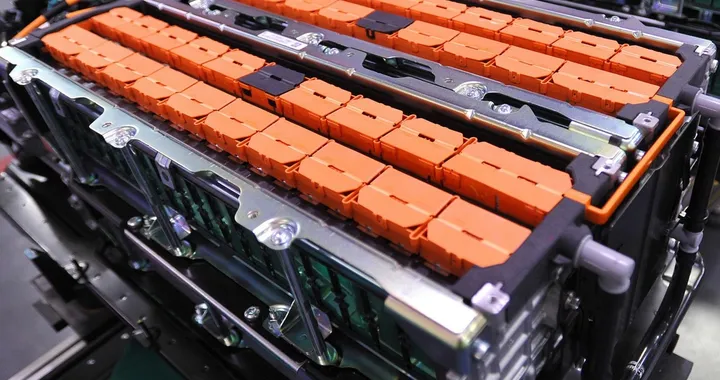 Cresce l’uso delle batterie per i veicoli elettrici: CATL prima e poi BYD
